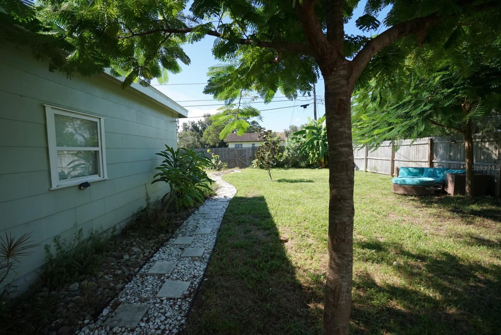 145 NE LINCOLN CIR N — photo 47