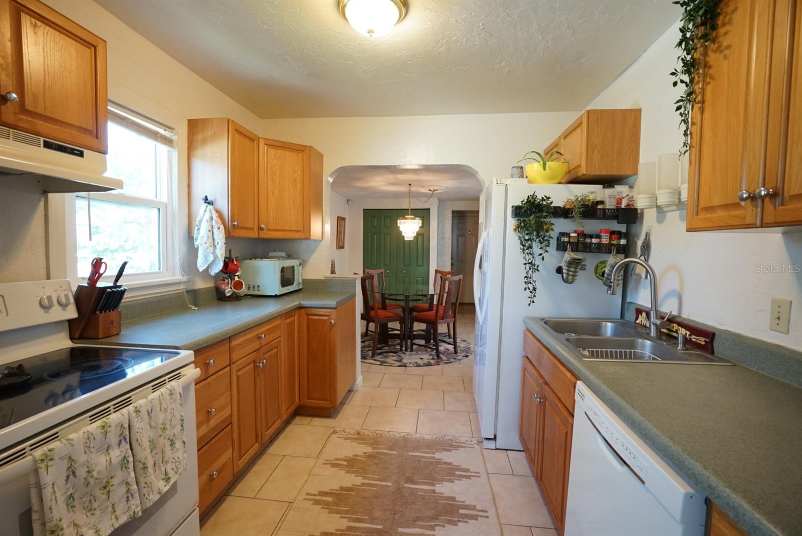 145 NE LINCOLN CIR N — photo 10