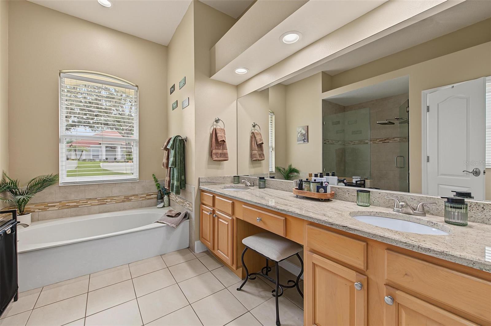 5109 SYLVAN OAKS DR — photo 30
