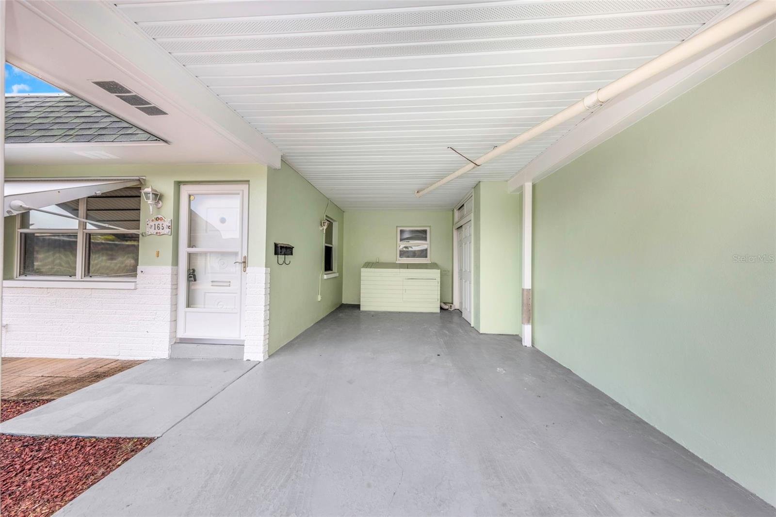 165 SKY LOCH DR E — photo 4