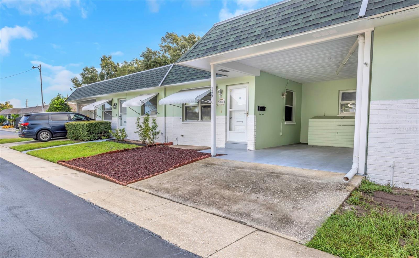 165 SKY LOCH DR E — photo 3