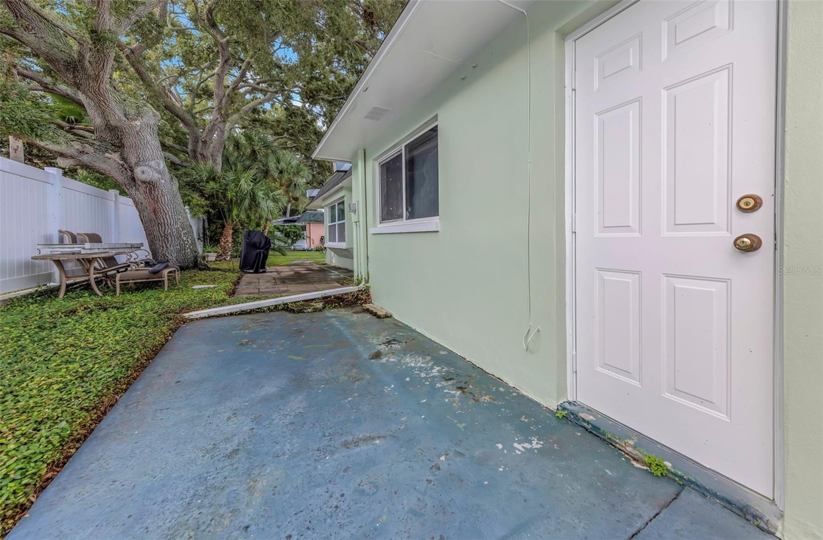165 SKY LOCH DR E — photo 27
