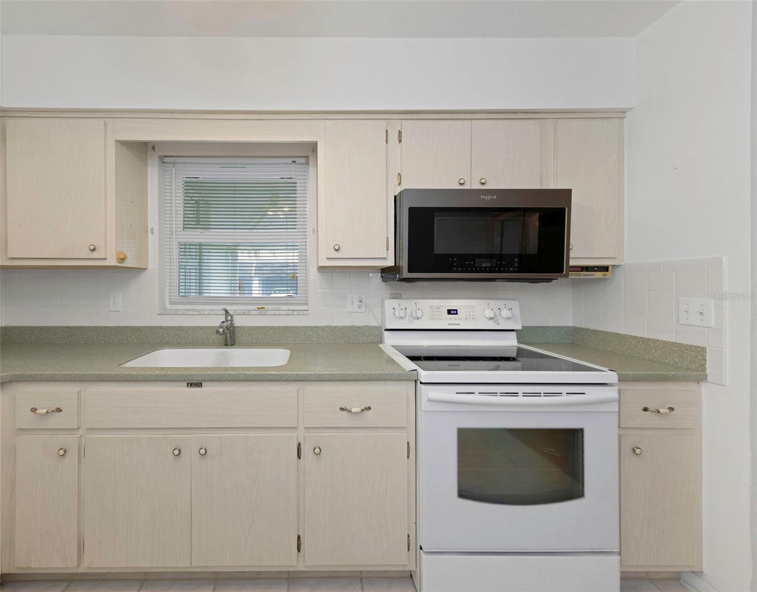 165 SKY LOCH DR E — photo 13