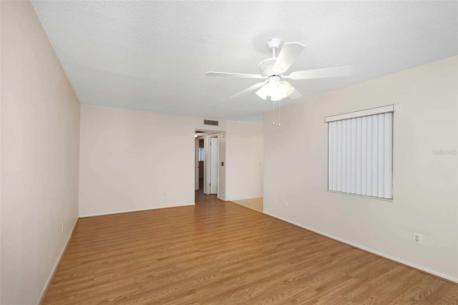 165 SKY LOCH DR E — photo 9