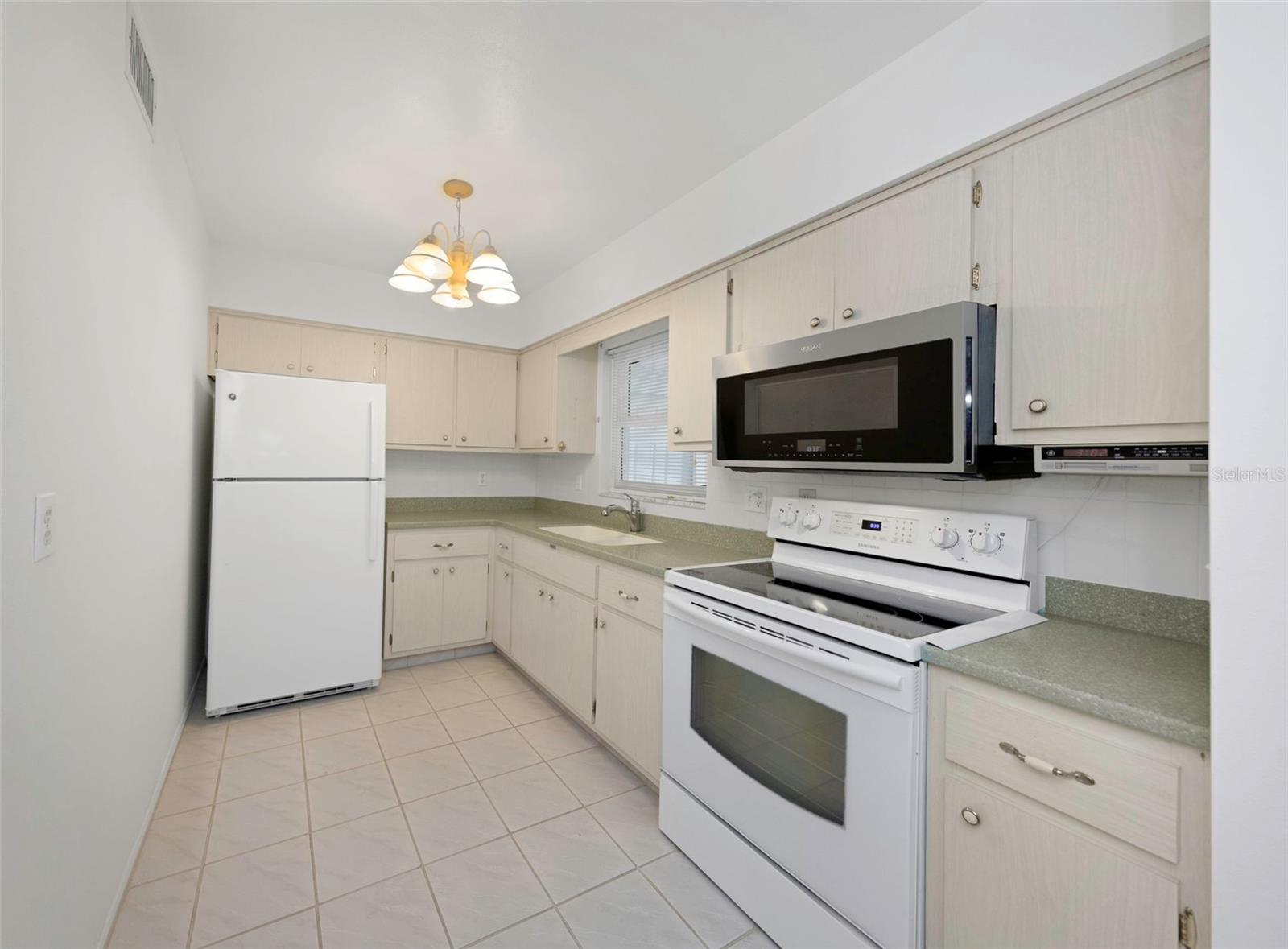 165 SKY LOCH DR E — photo 11