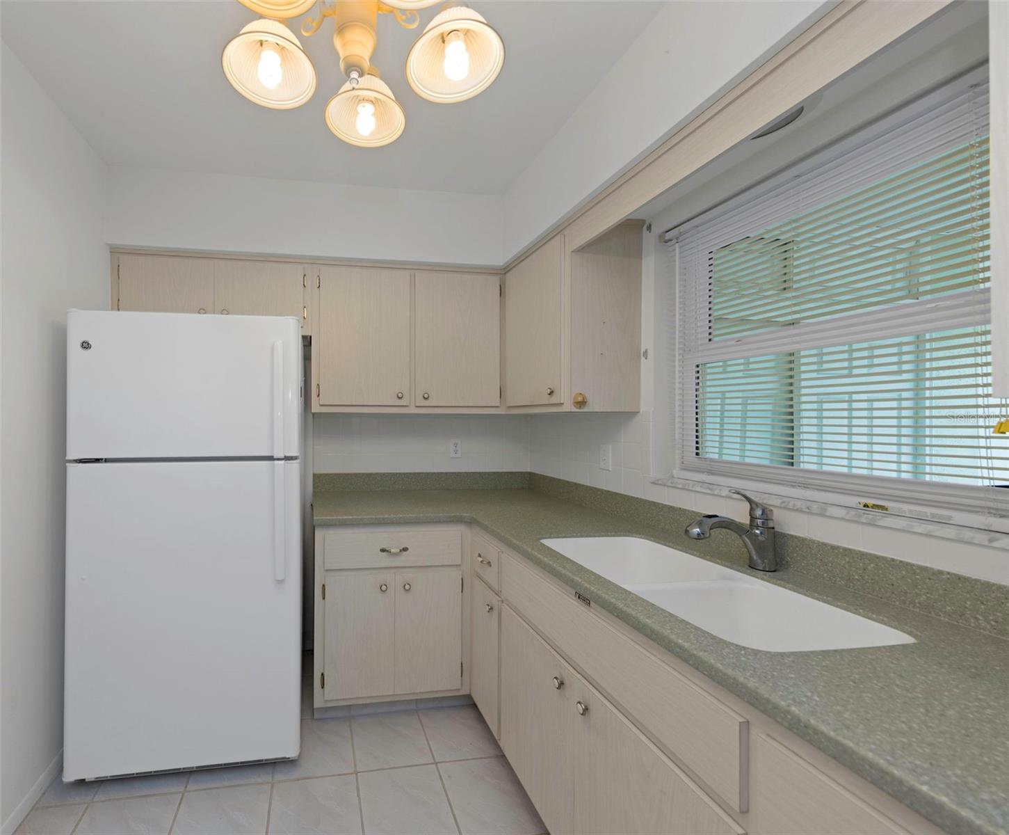 165 SKY LOCH DR E — photo 12