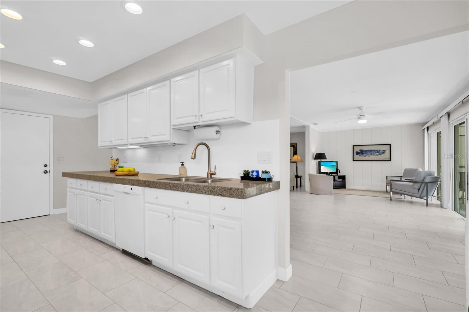1309 GILLESPIE DR — photo 25