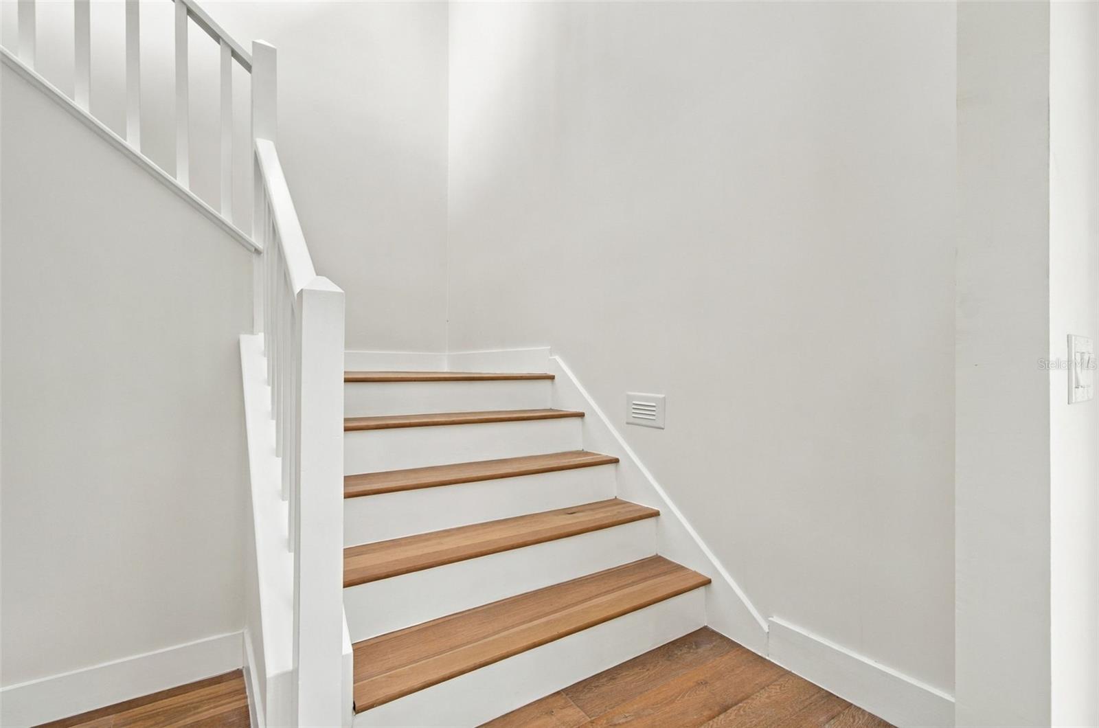 930 59TH AVE — photo 37