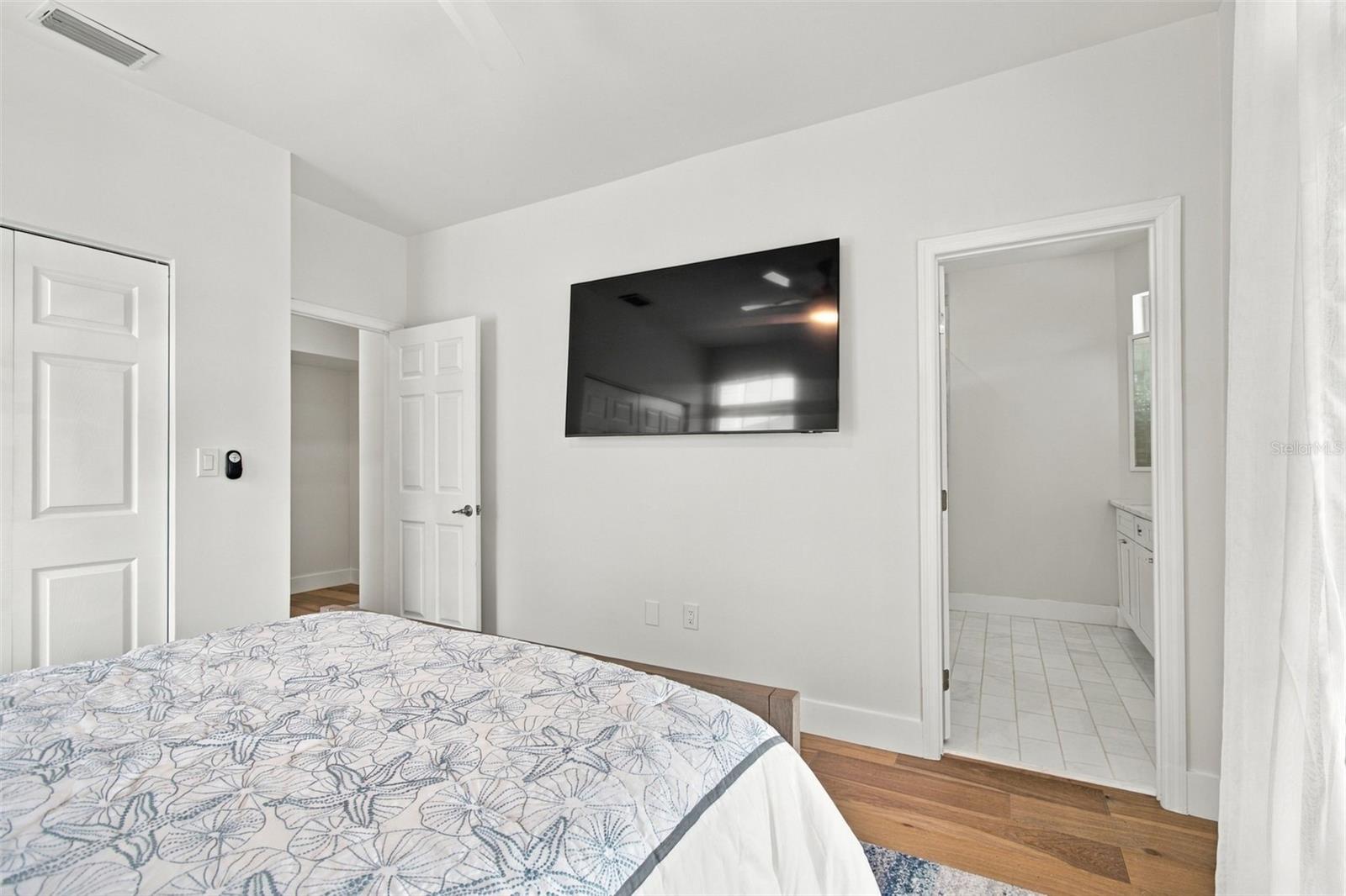 930 59TH AVE — photo 33