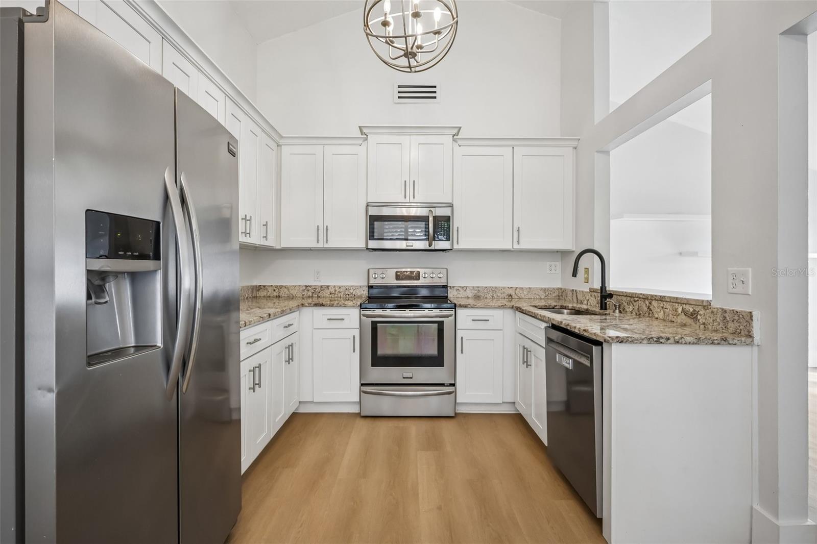 2805 NORTHCOTE DR — photo 3