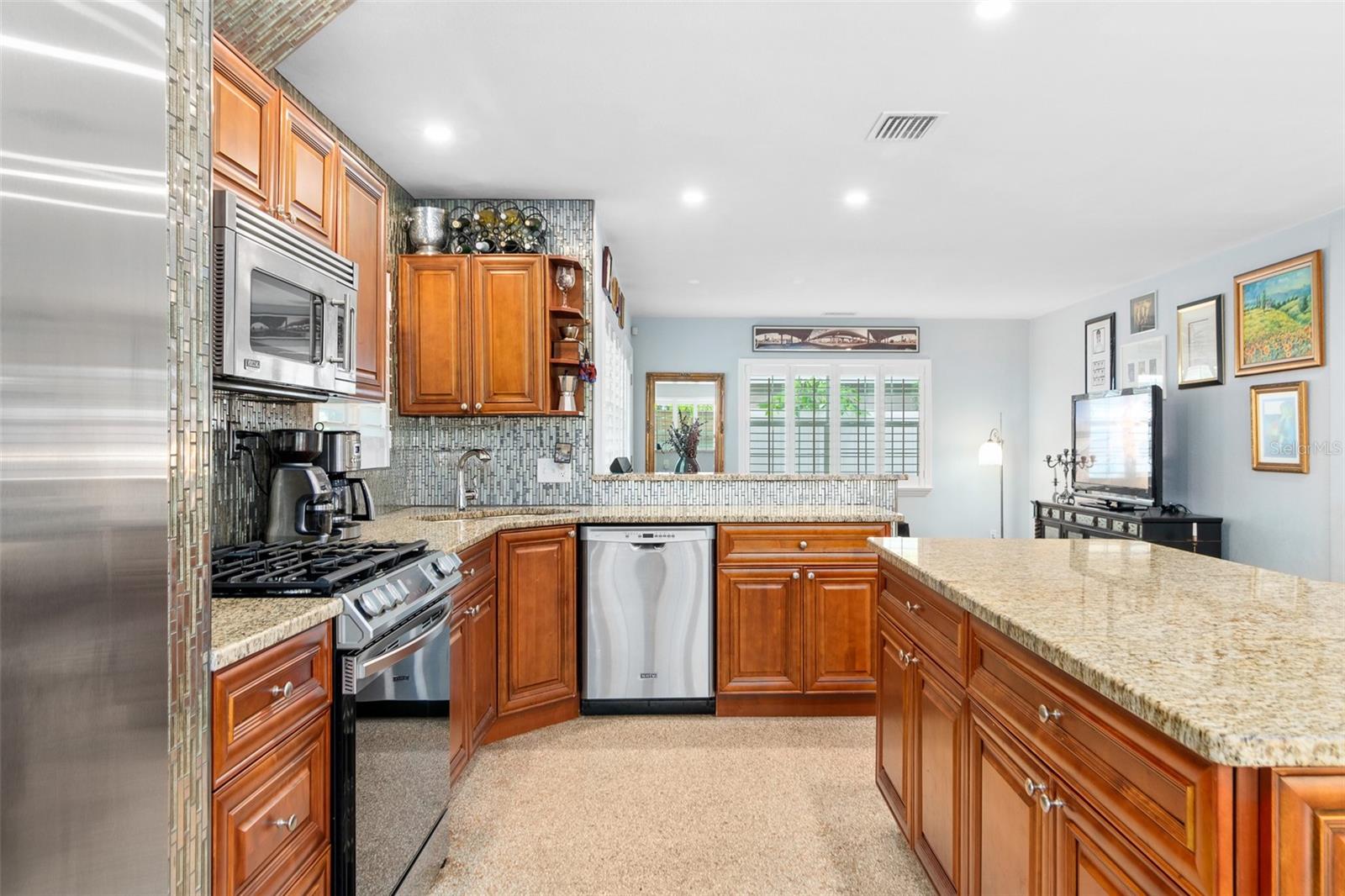 3004 W BAY VILLA AVE — photo 9