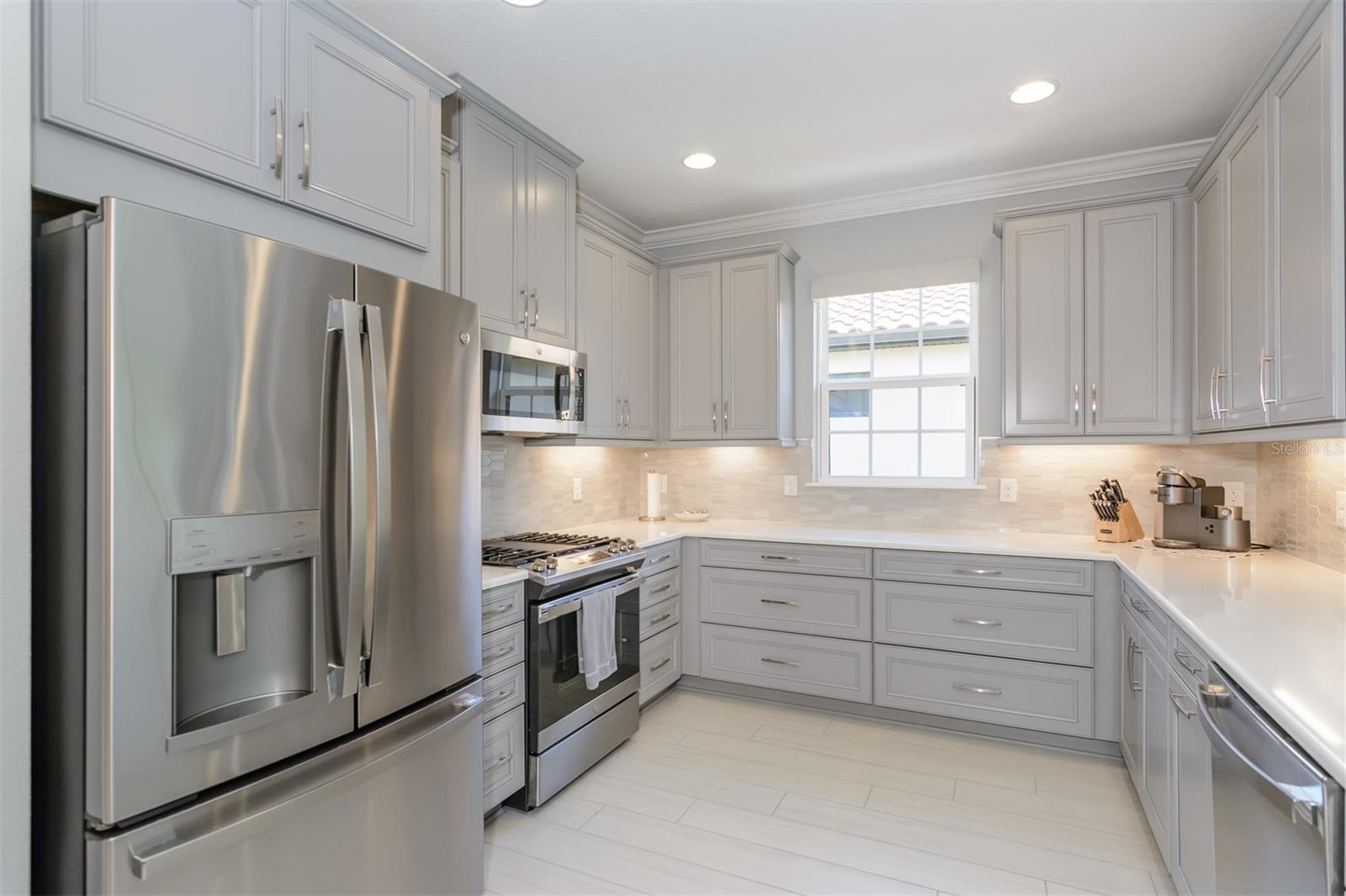 3390 FRANCOA DR — photo 2