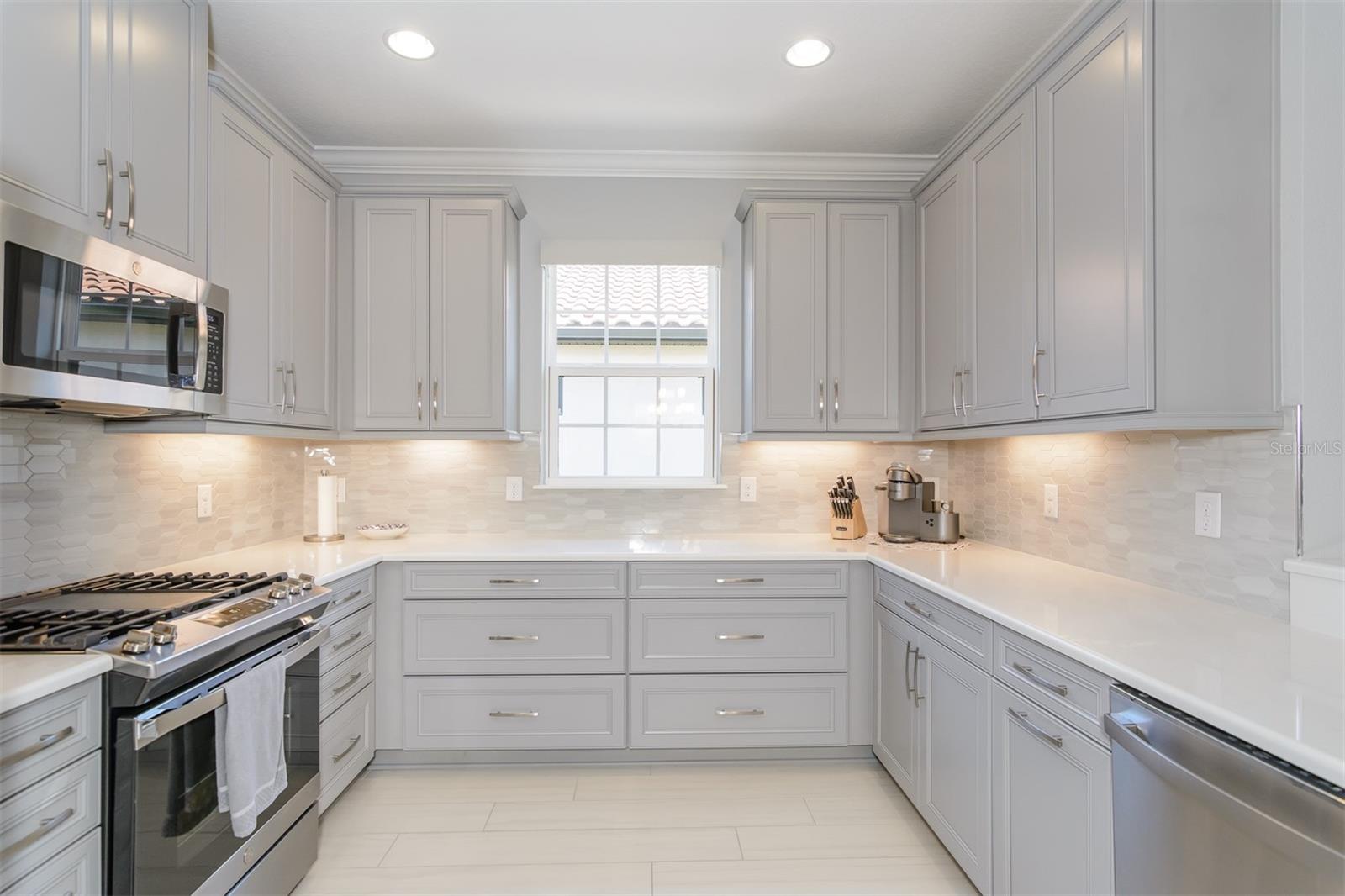 3390 FRANCOA DR — photo 18
