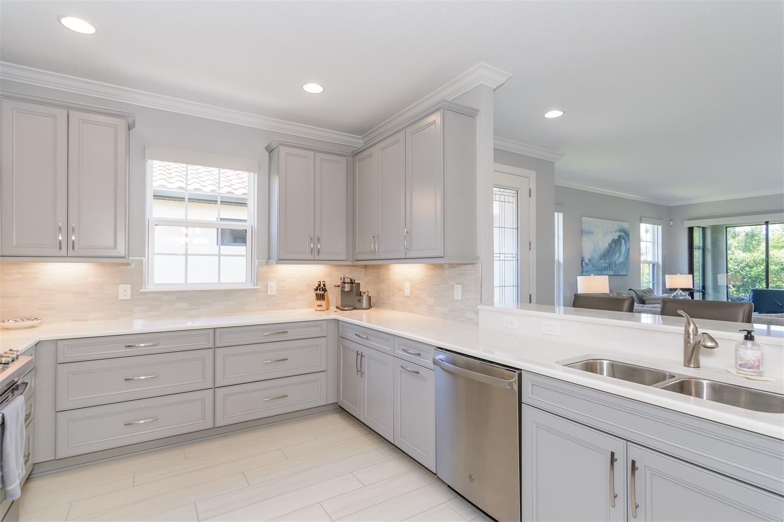 3390 FRANCOA DR — photo 17