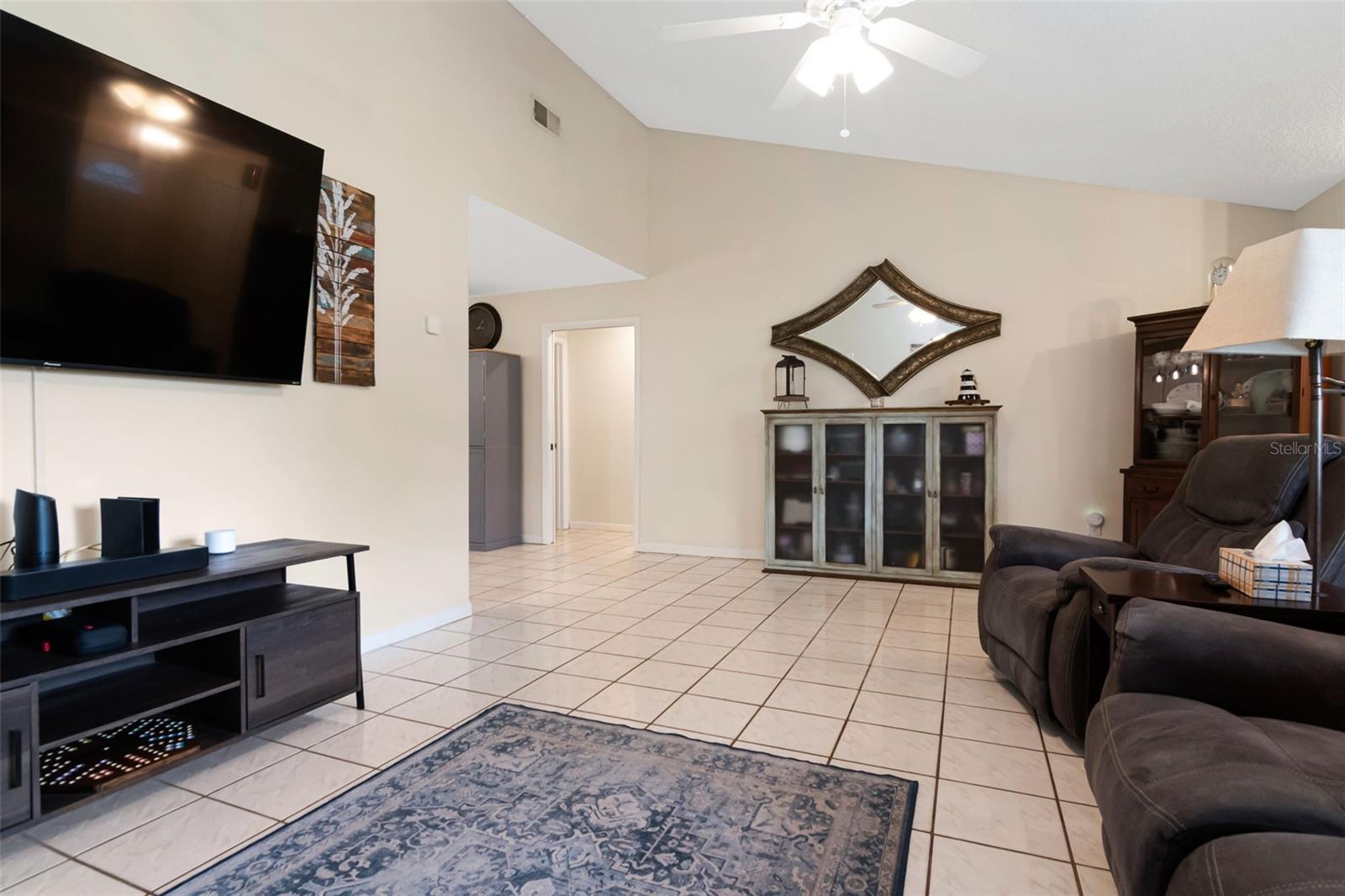 2158 BEVERLY LN — photo 5
