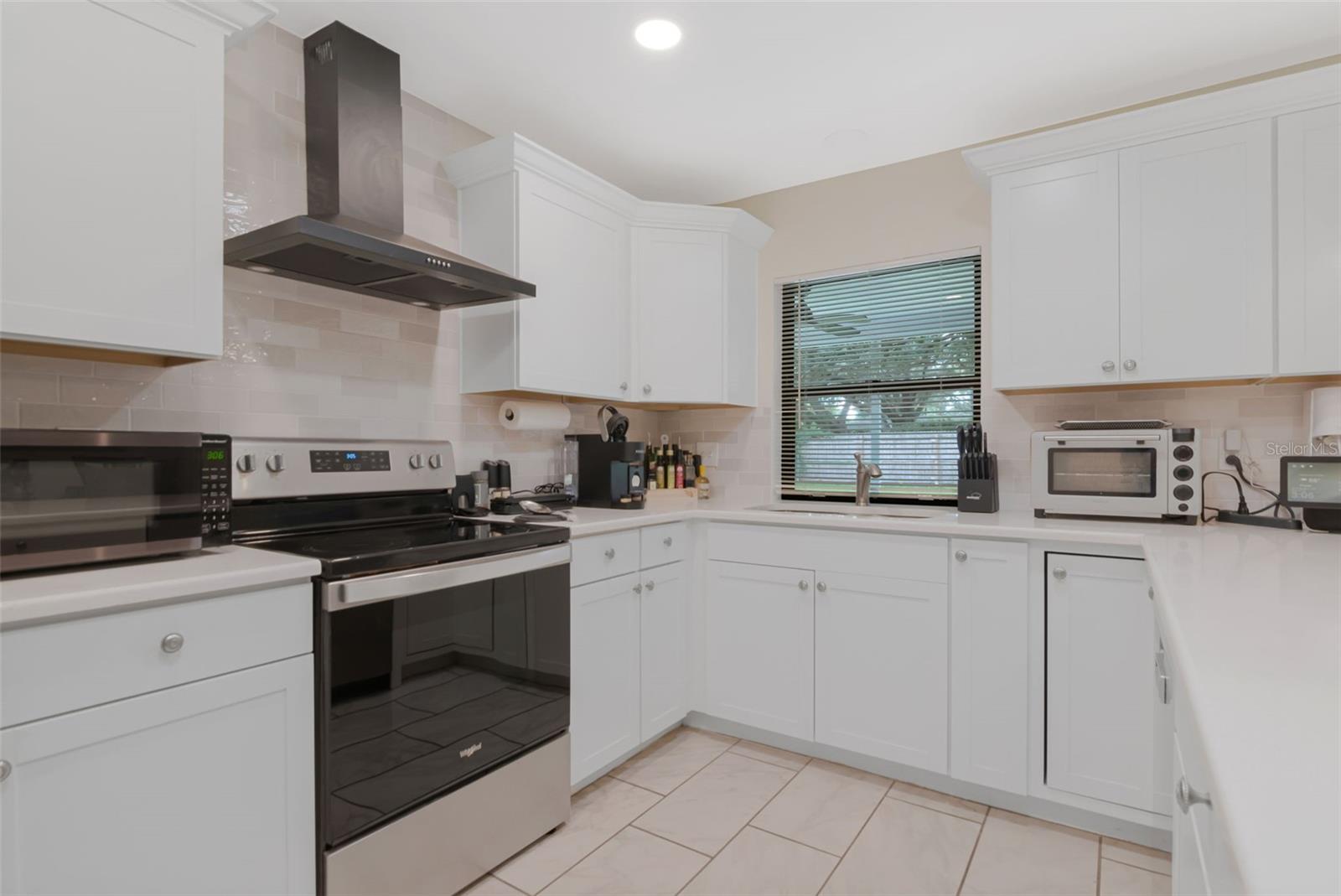 2158 BEVERLY LN — photo 11