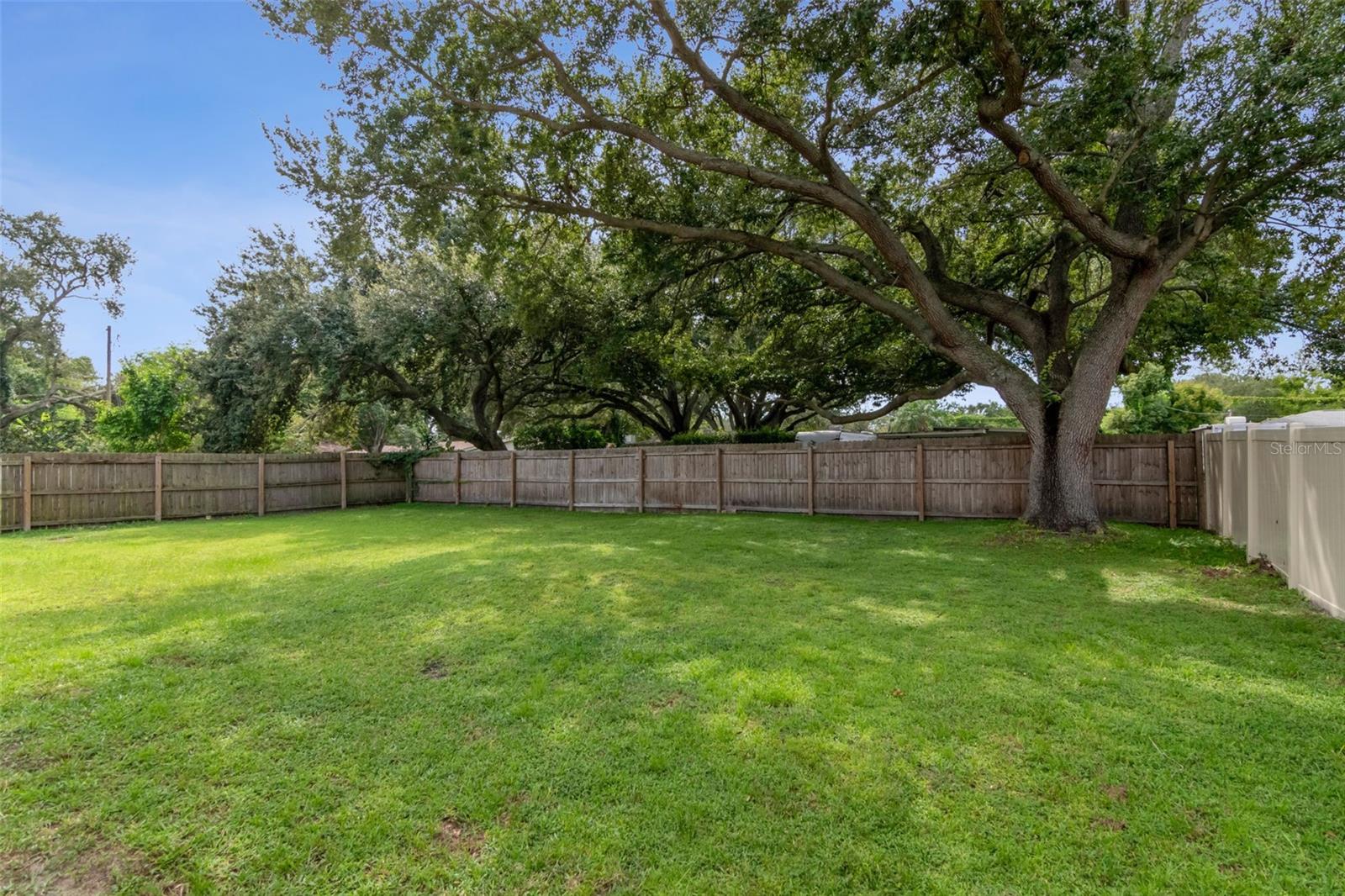2158 BEVERLY LN — photo 25