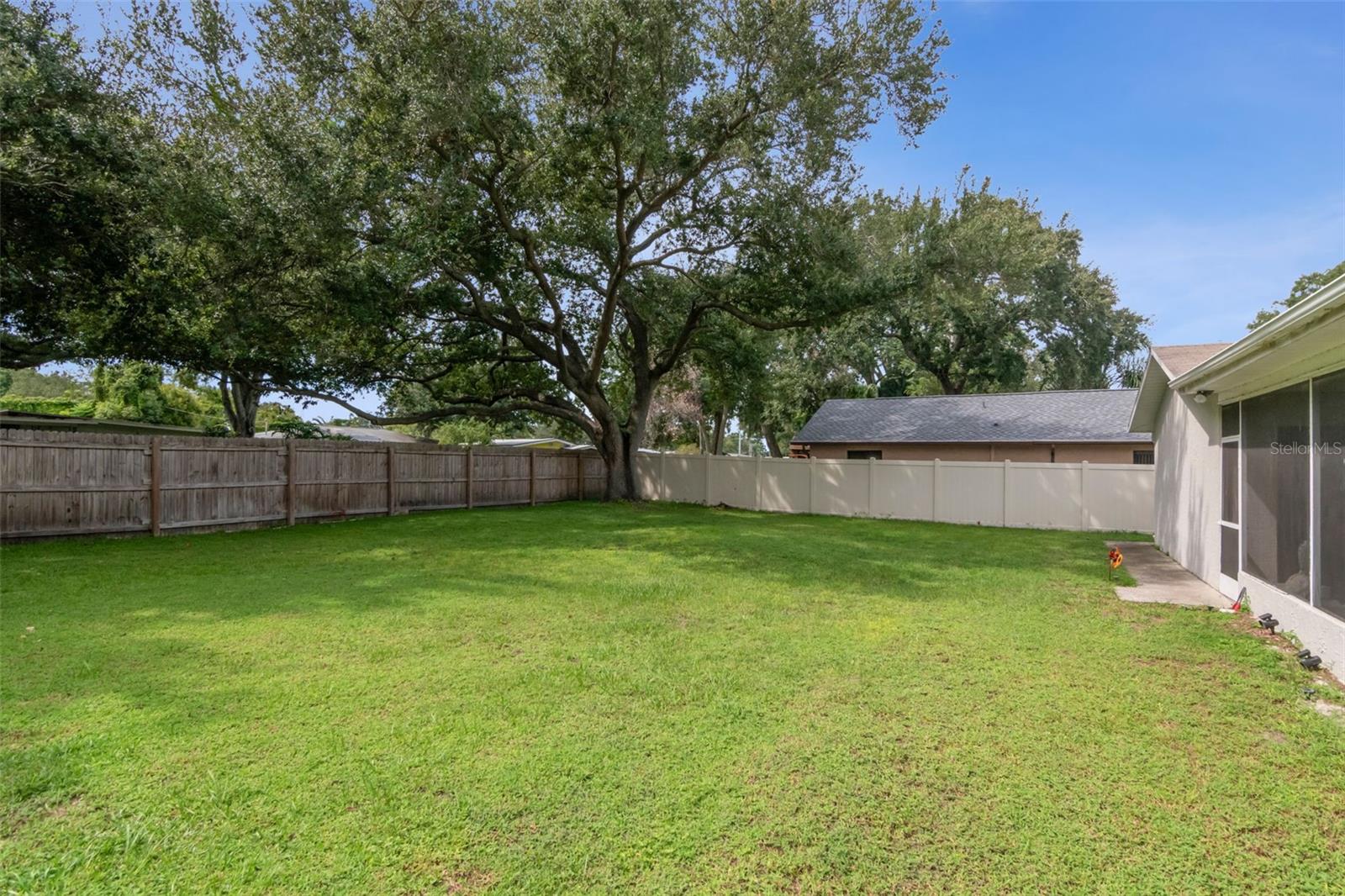 2158 BEVERLY LN — photo 28