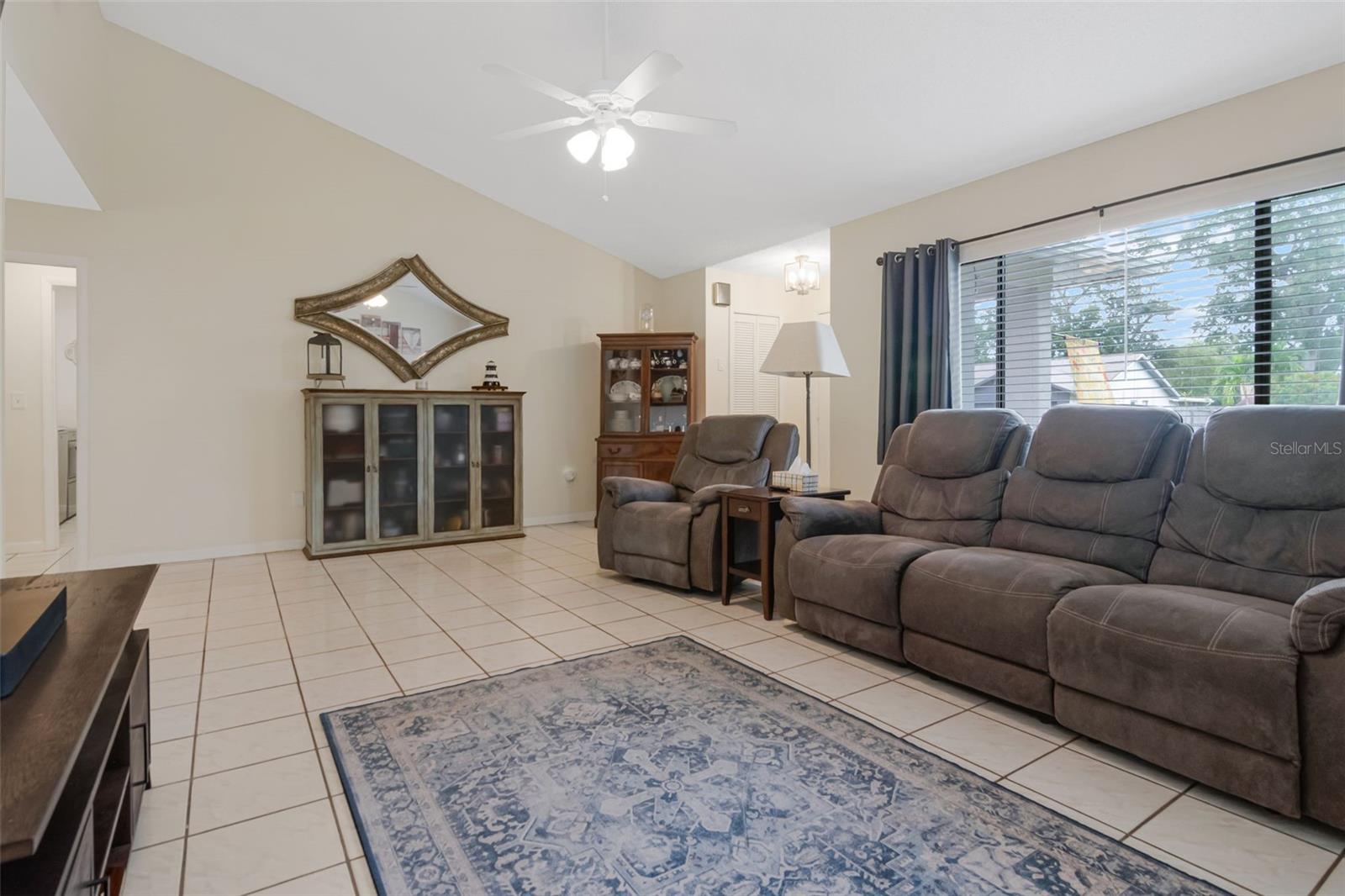 2158 BEVERLY LN — photo 6