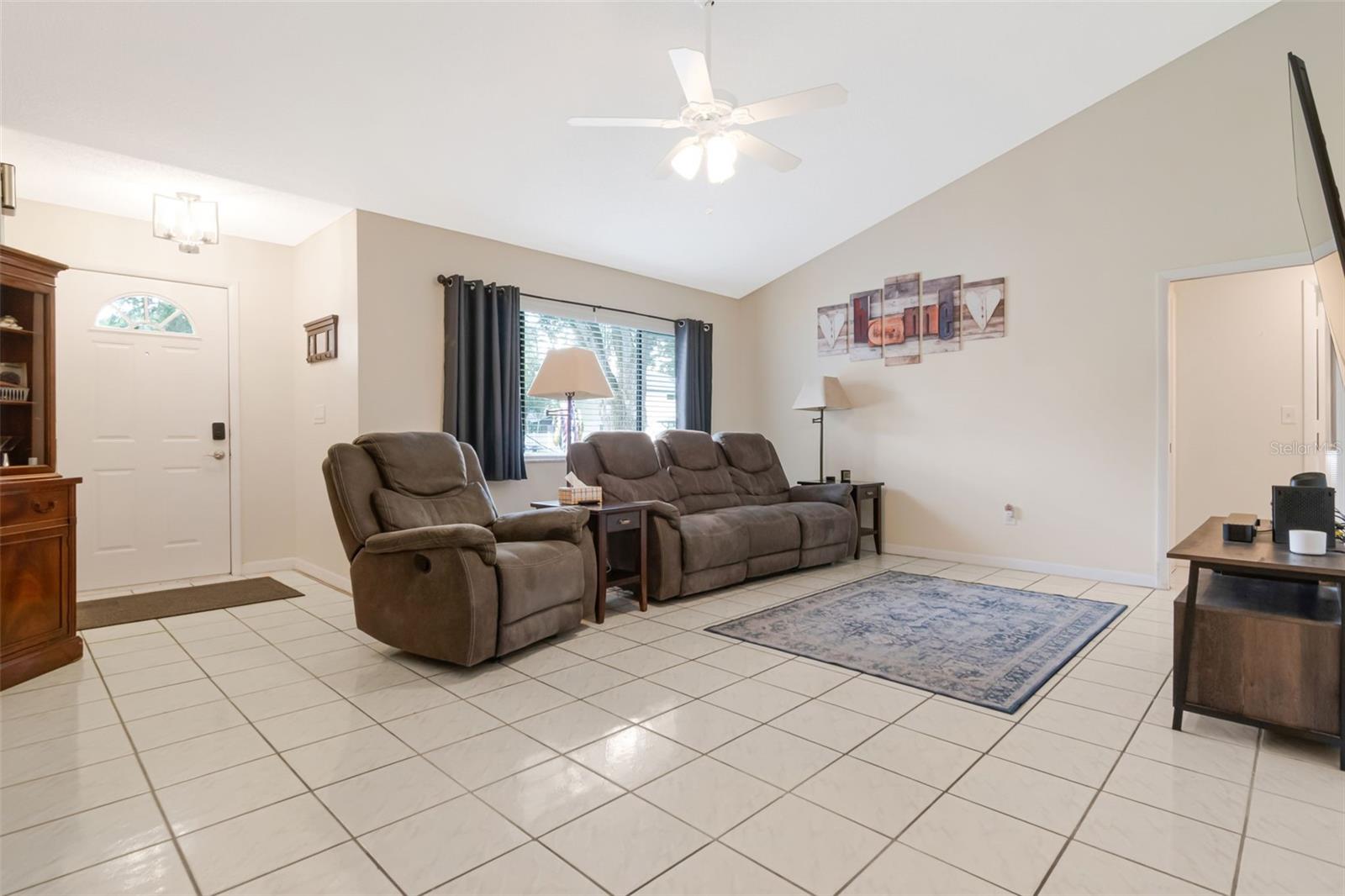 2158 BEVERLY LN — photo 4