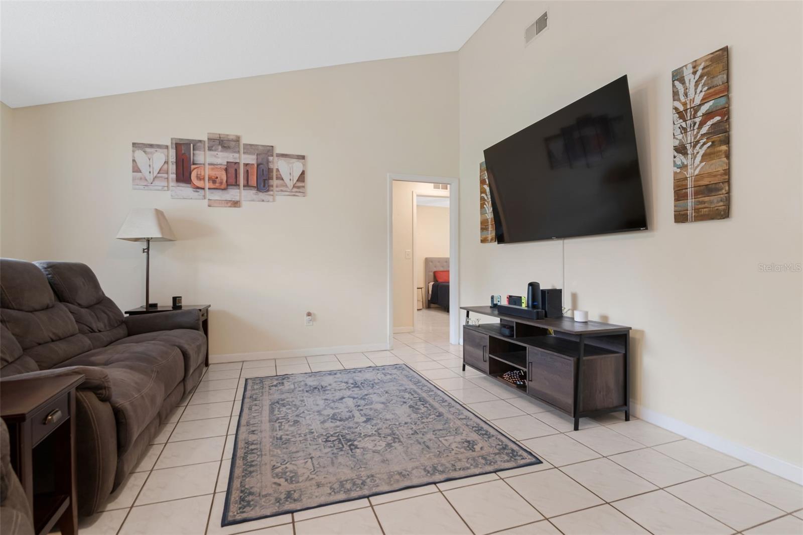 2158 BEVERLY LN — photo 3