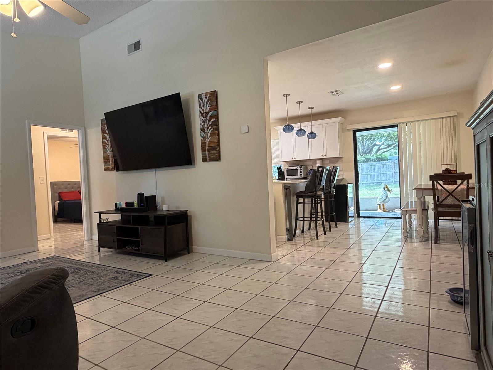 2158 BEVERLY LN — photo 7