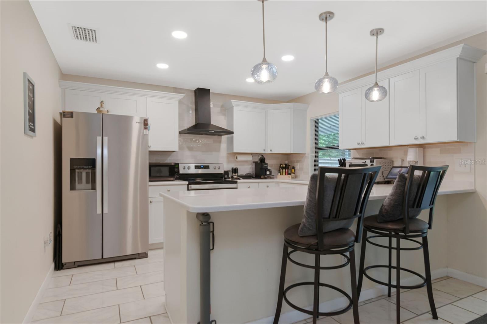 2158 BEVERLY LN — photo 9