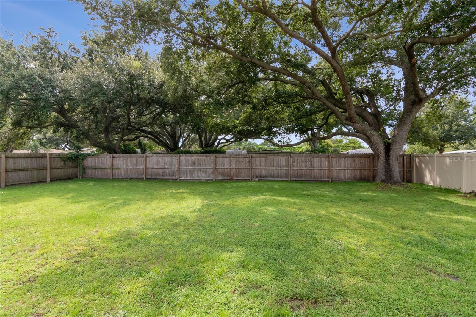2158 BEVERLY LN — photo 29