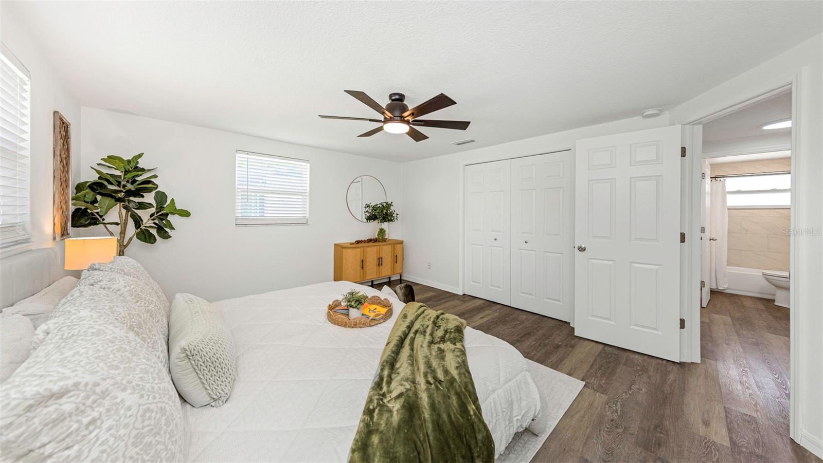 6200 EMERALD DR — photo 19