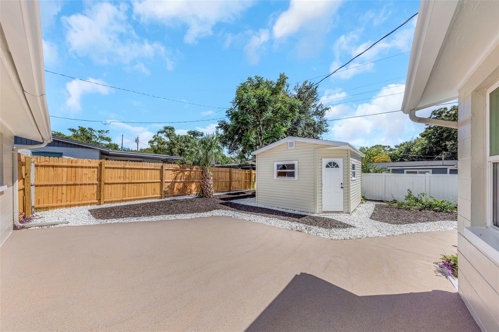 6200 EMERALD DR — photo 33