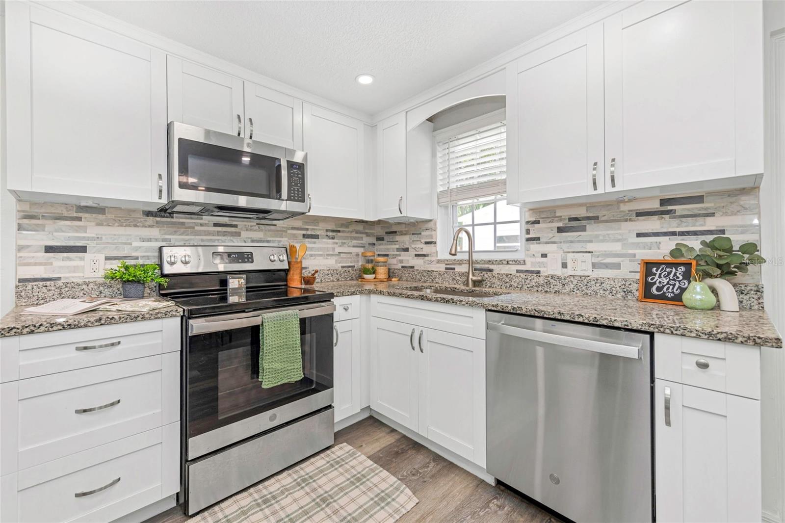 6200 EMERALD DR — photo 13