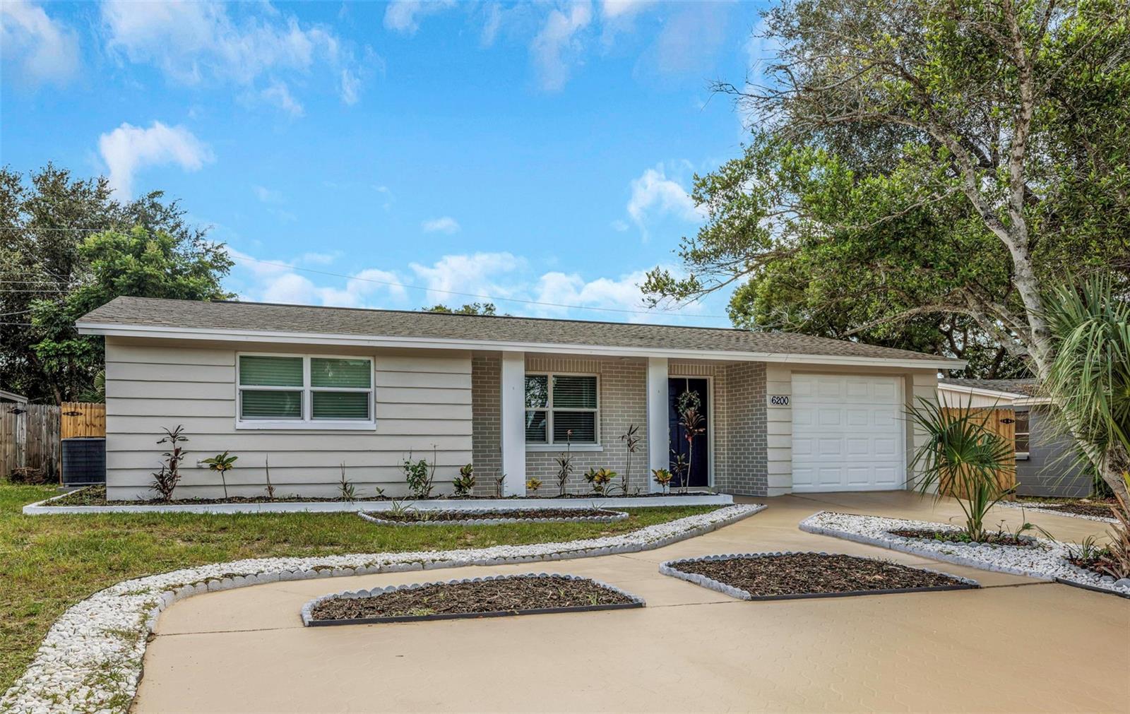 6200 EMERALD DR — photo 3