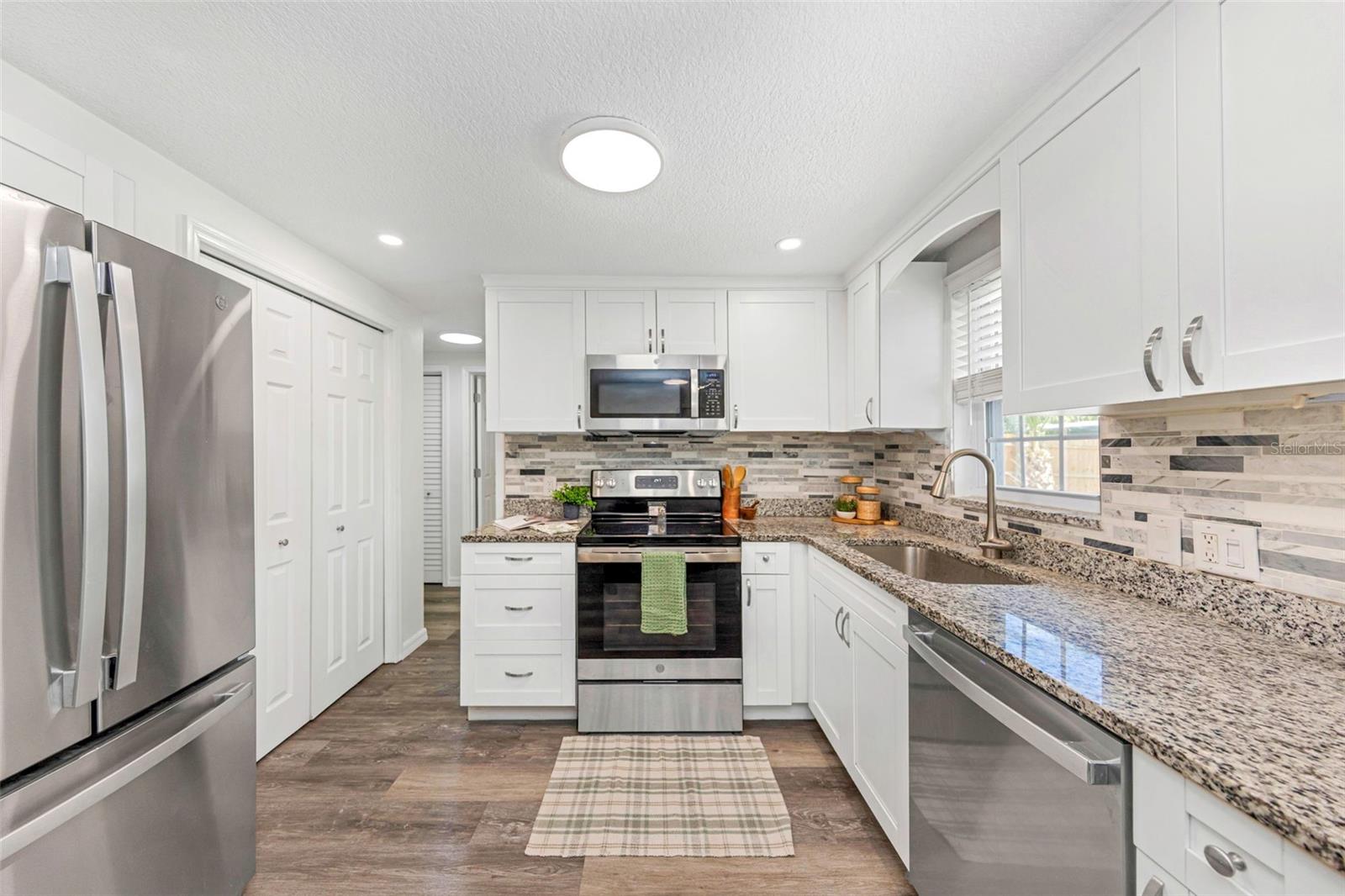 6200 EMERALD DR — photo 11