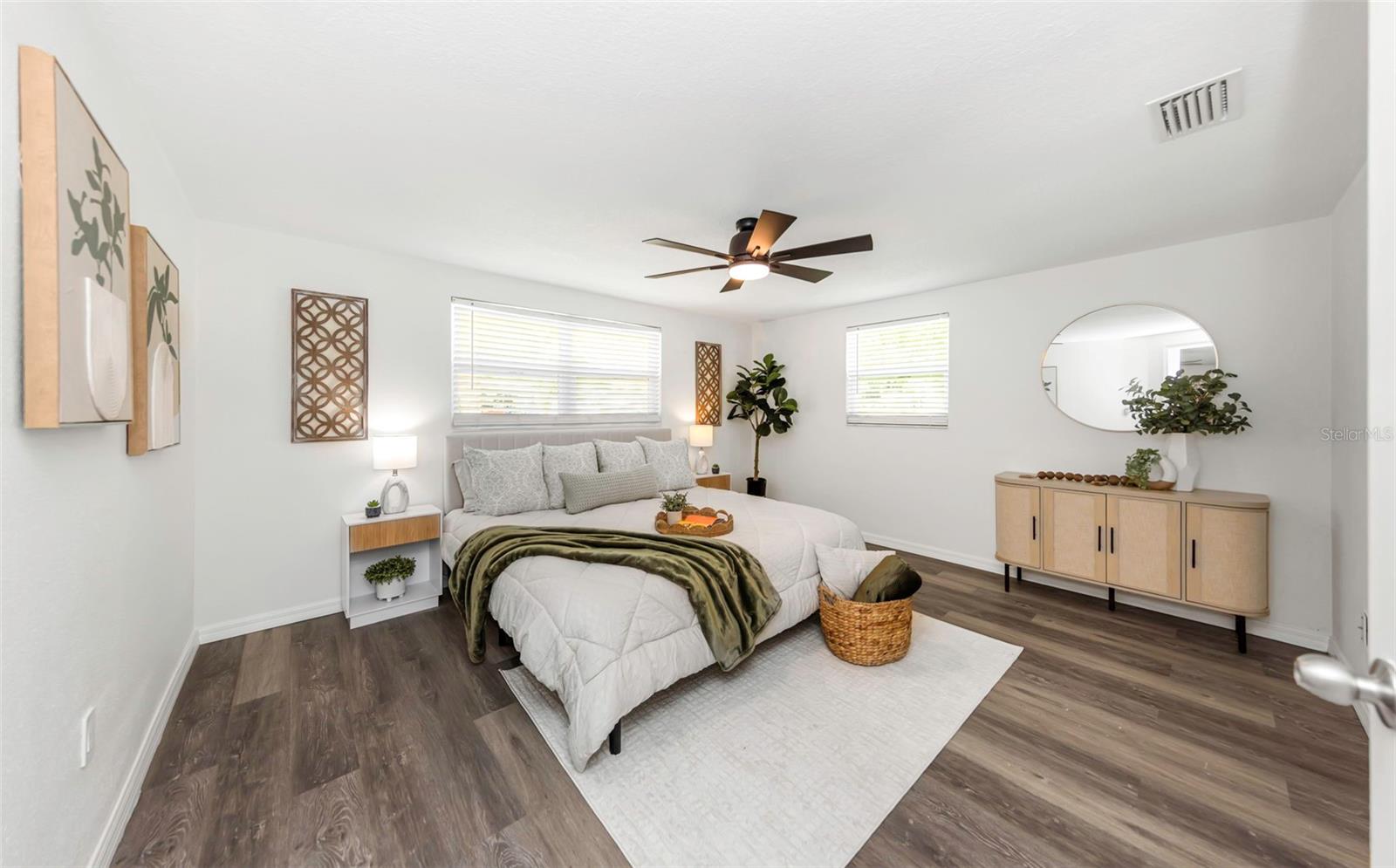 6200 EMERALD DR — photo 18