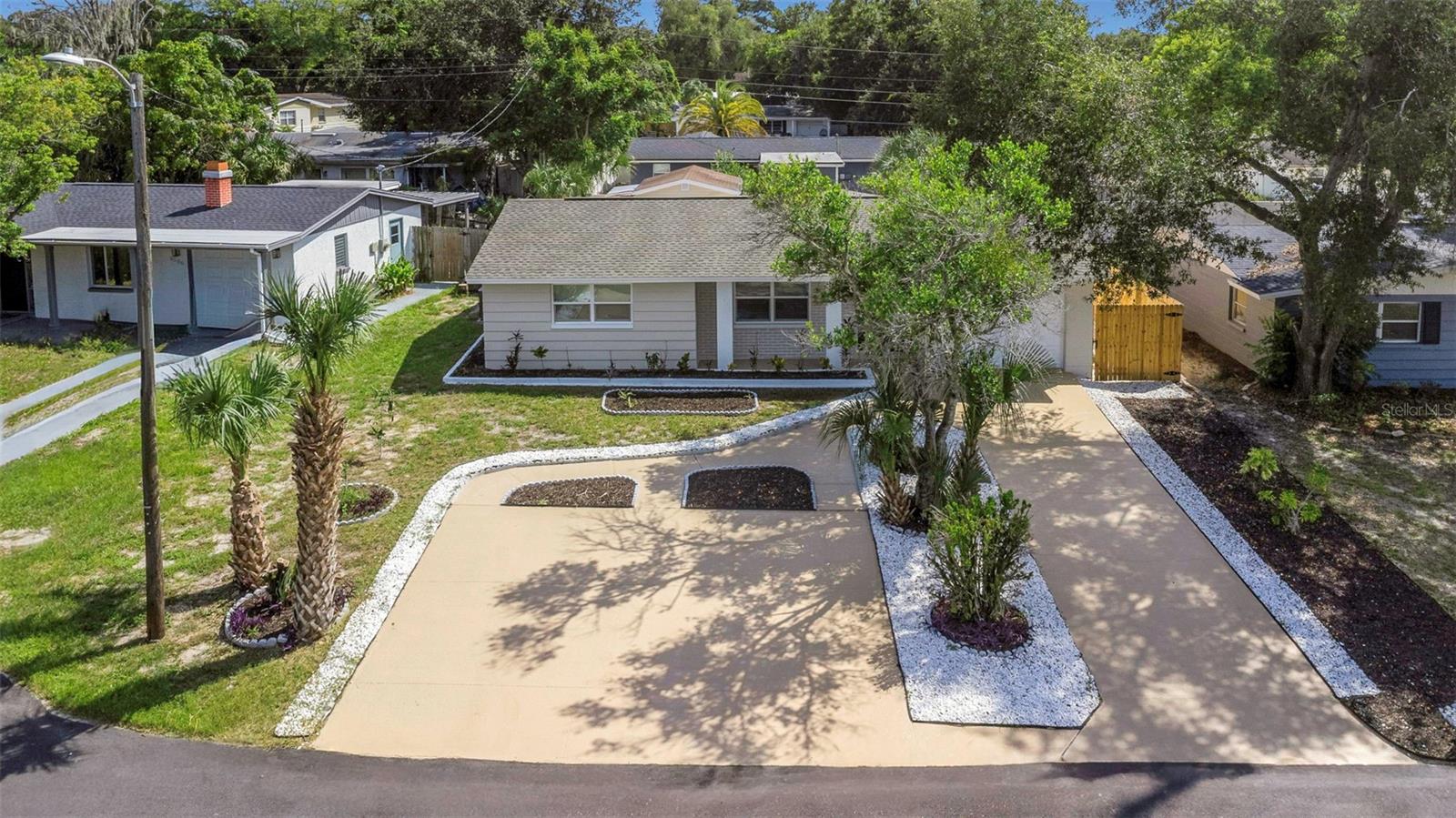 6200 EMERALD DR — photo 4