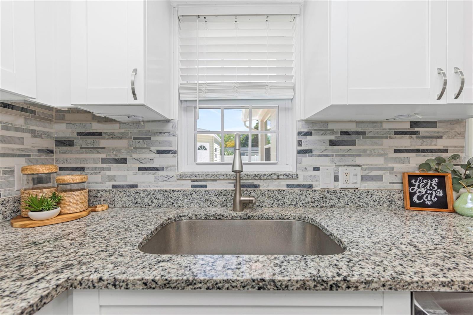 6200 EMERALD DR — photo 15