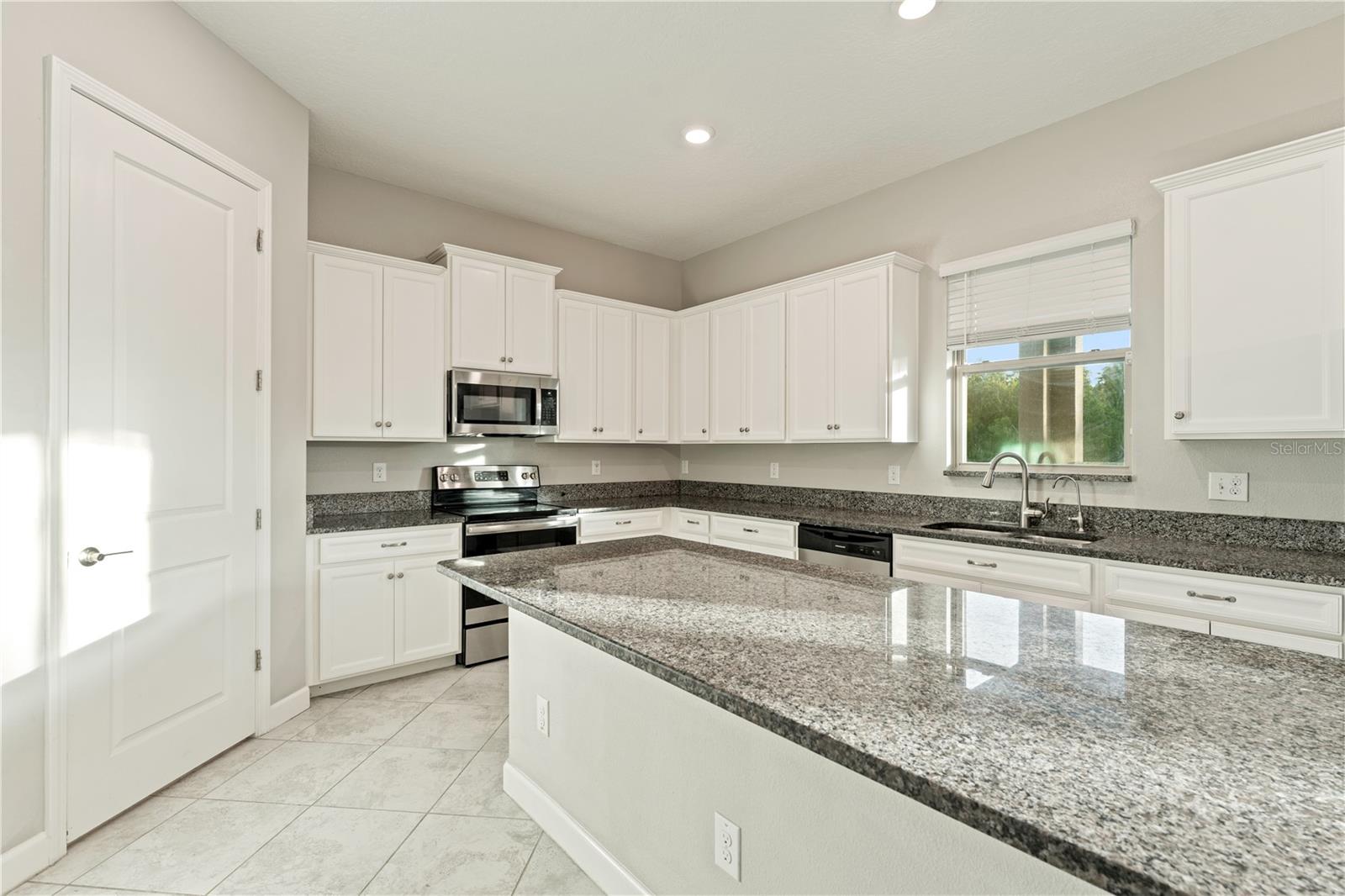3123 HILLIARD DR — photo 18