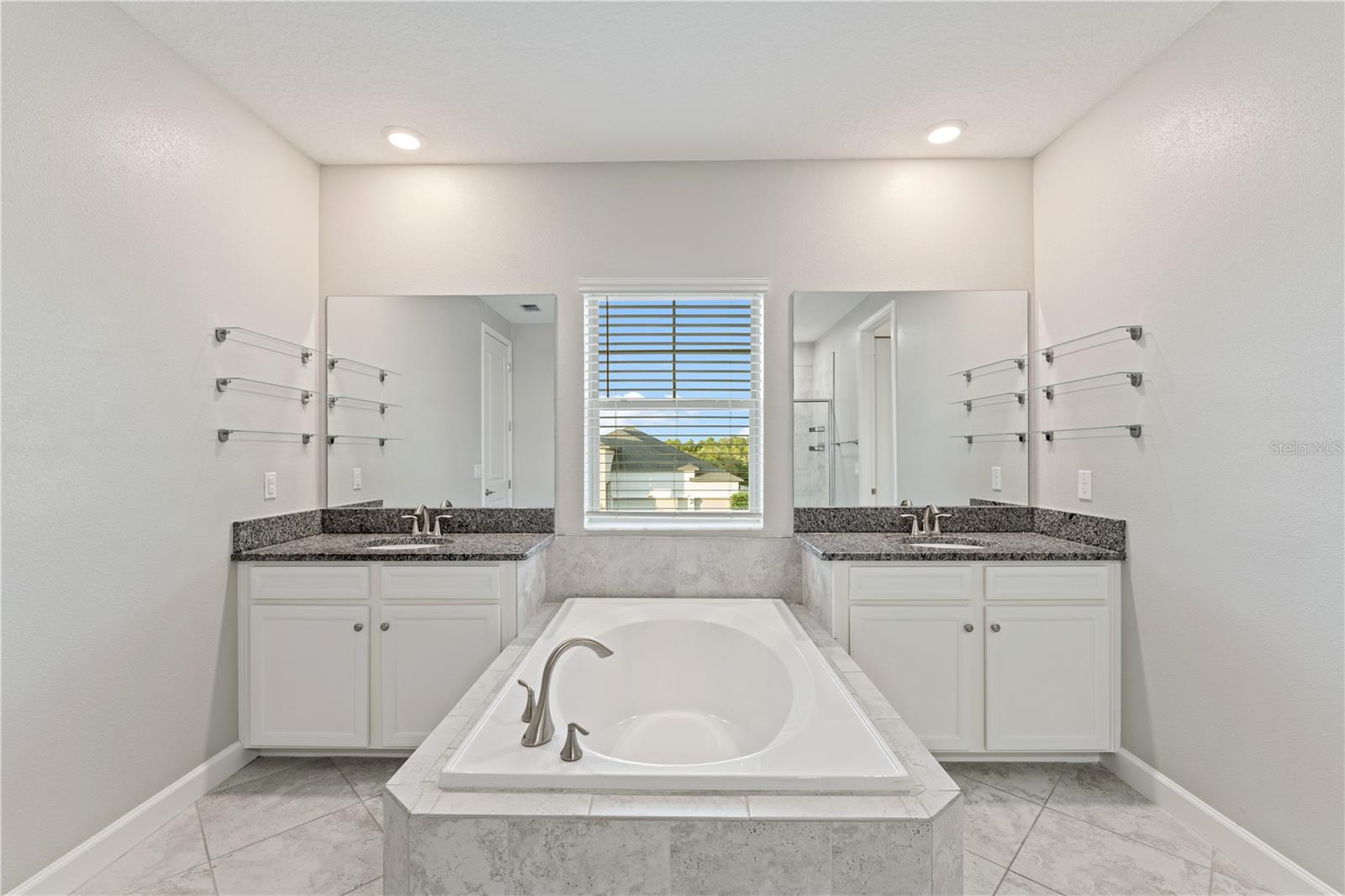 3123 HILLIARD DR — photo 34