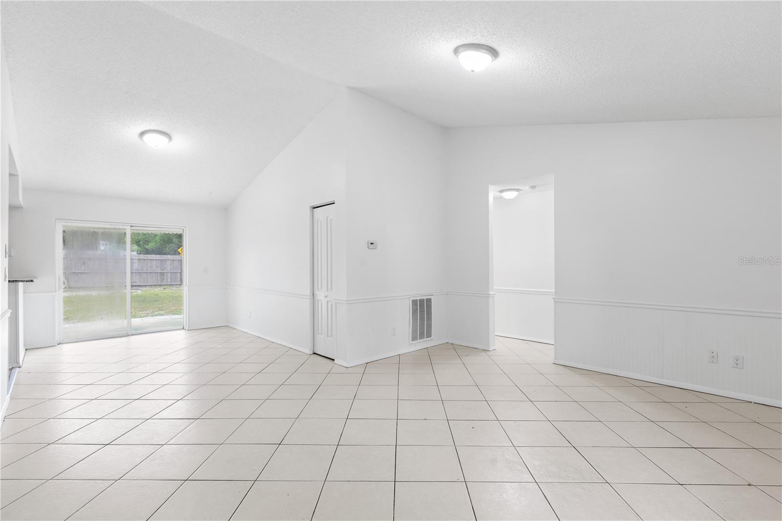 8221 AUTUMN OAK AVE — photo 8