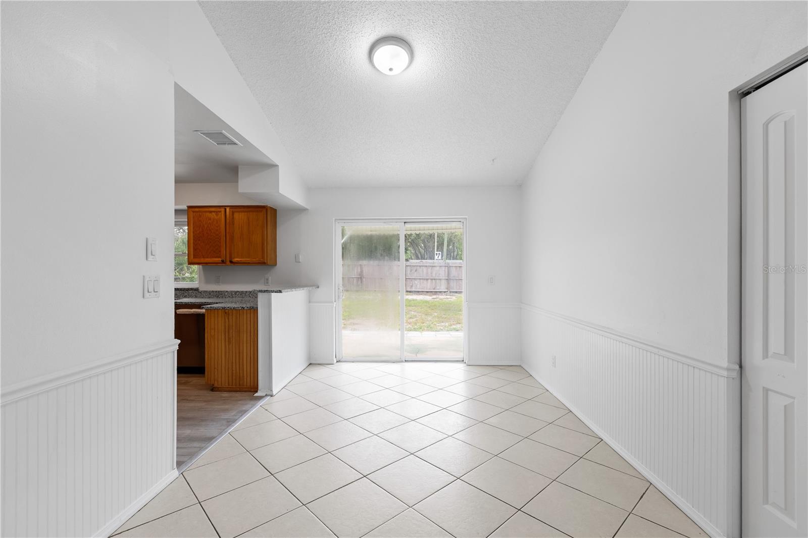 8221 AUTUMN OAK AVE — photo 7