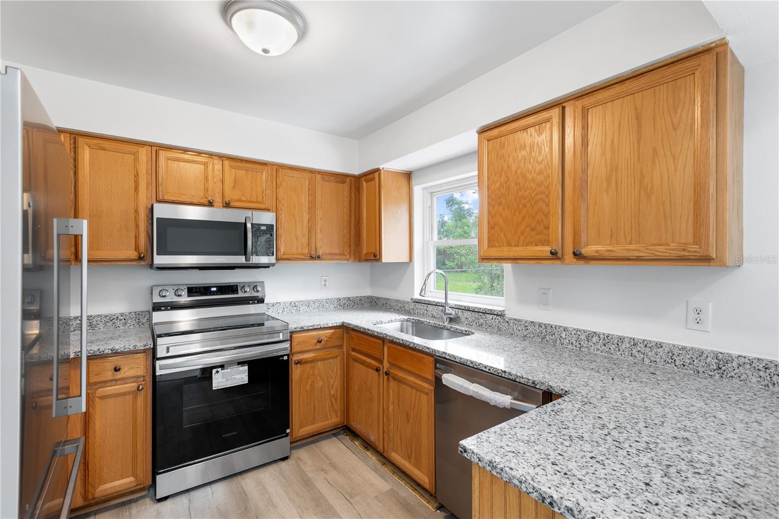 8221 AUTUMN OAK AVE — photo 10