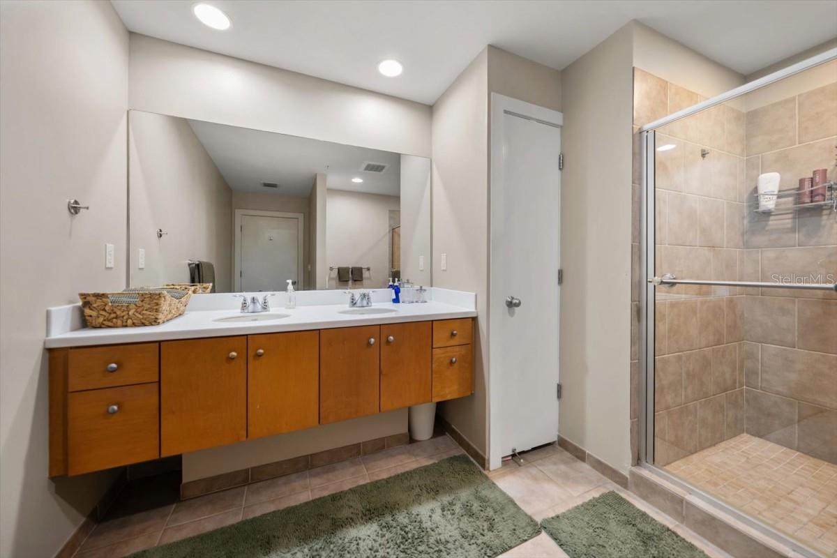 1120 E KENNEDY BLVD #319 — photo 19