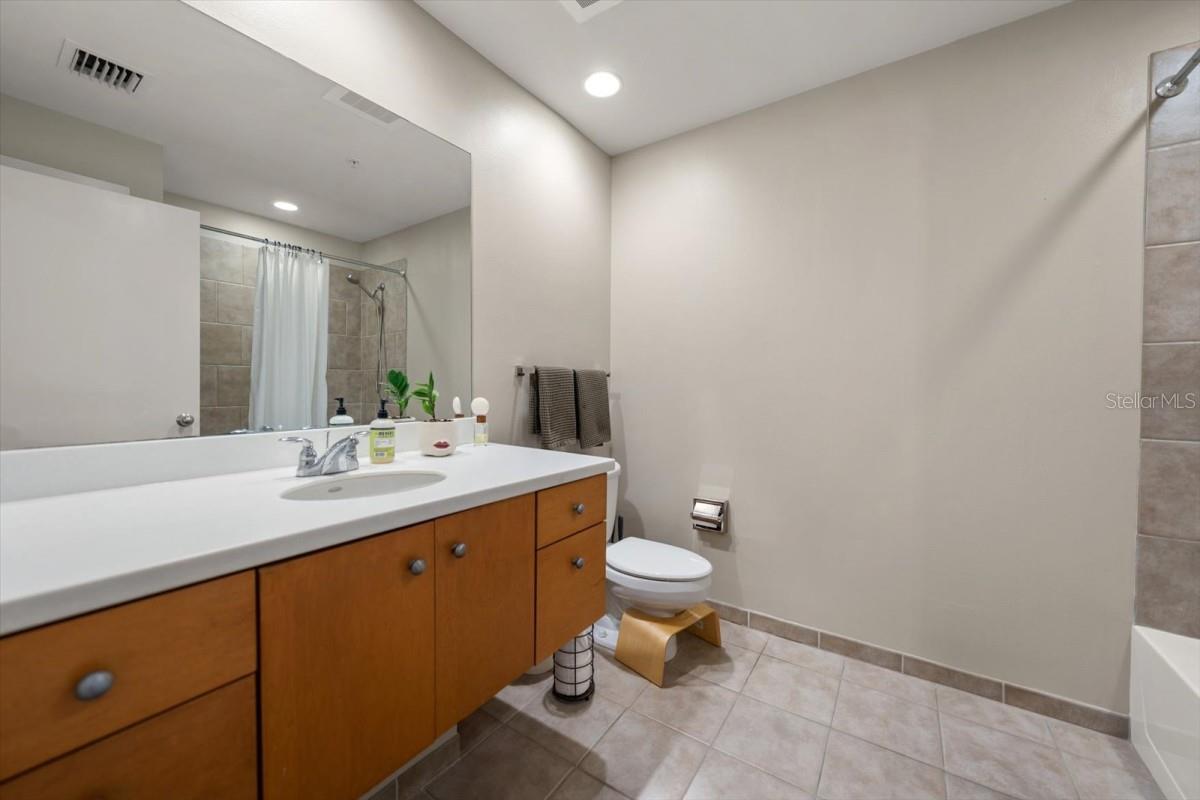 1120 E KENNEDY BLVD #319 — photo 22