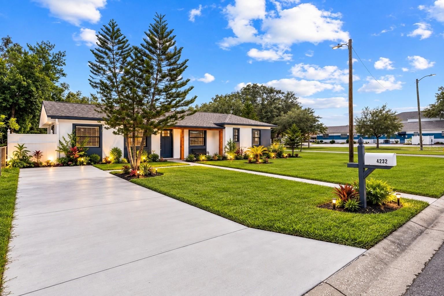4232 W BAY VIEW AVE — photo 4