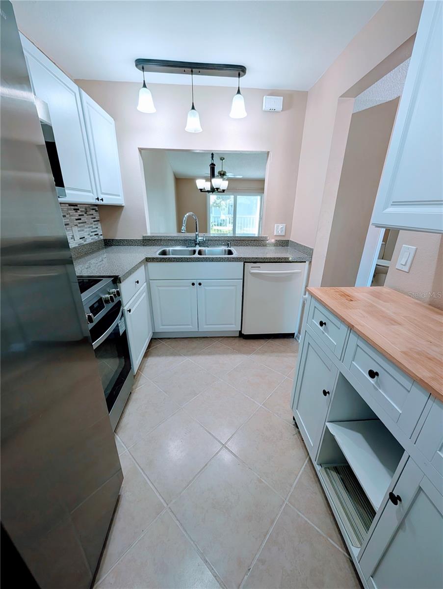 1435 MILLSTREAM LN #204 — photo 12