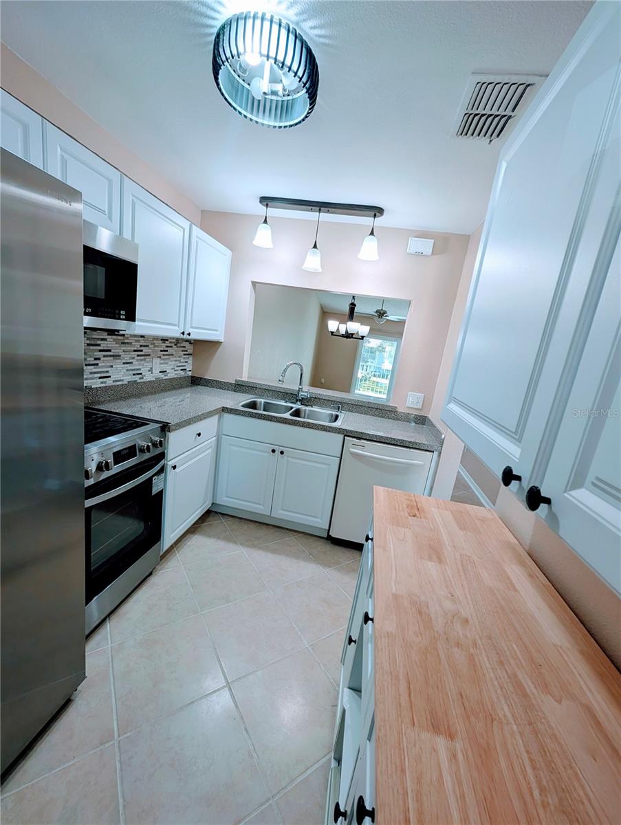 1435 MILLSTREAM LN #204 — photo 8