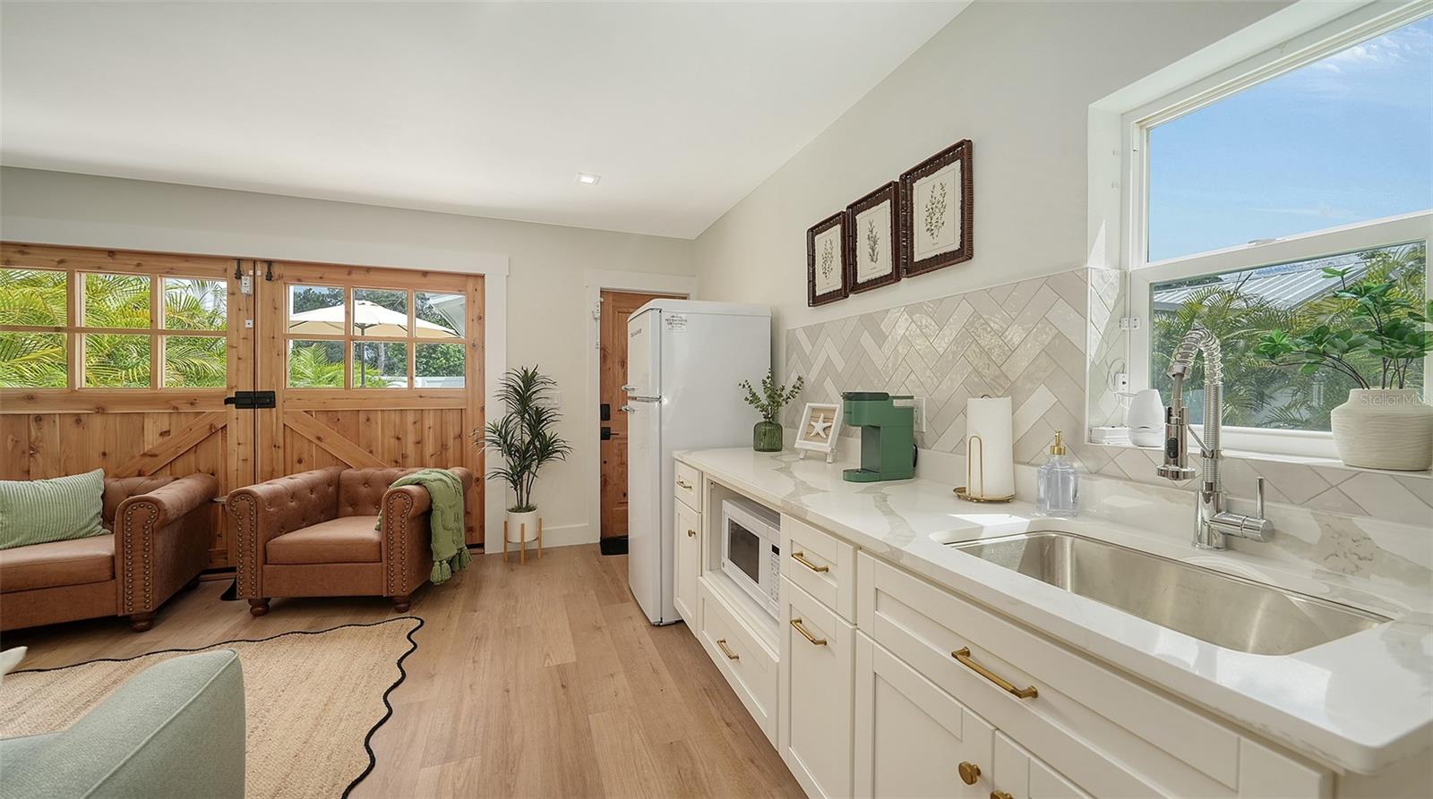 2546 LOMA LINDA ST — photo 32