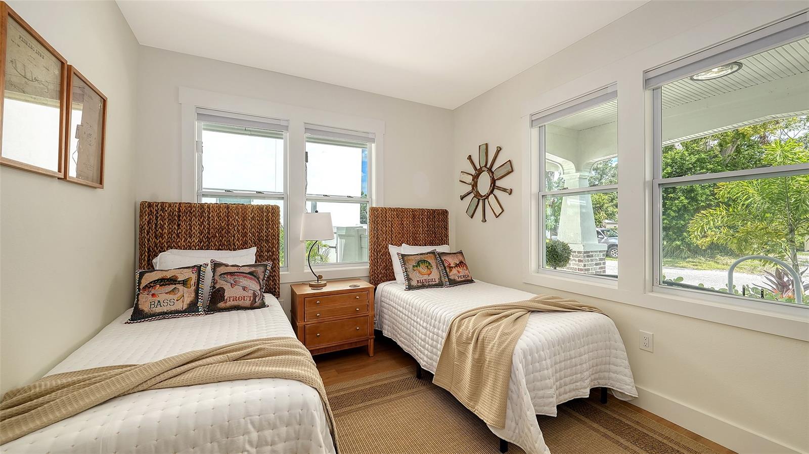 2546 LOMA LINDA ST — photo 22