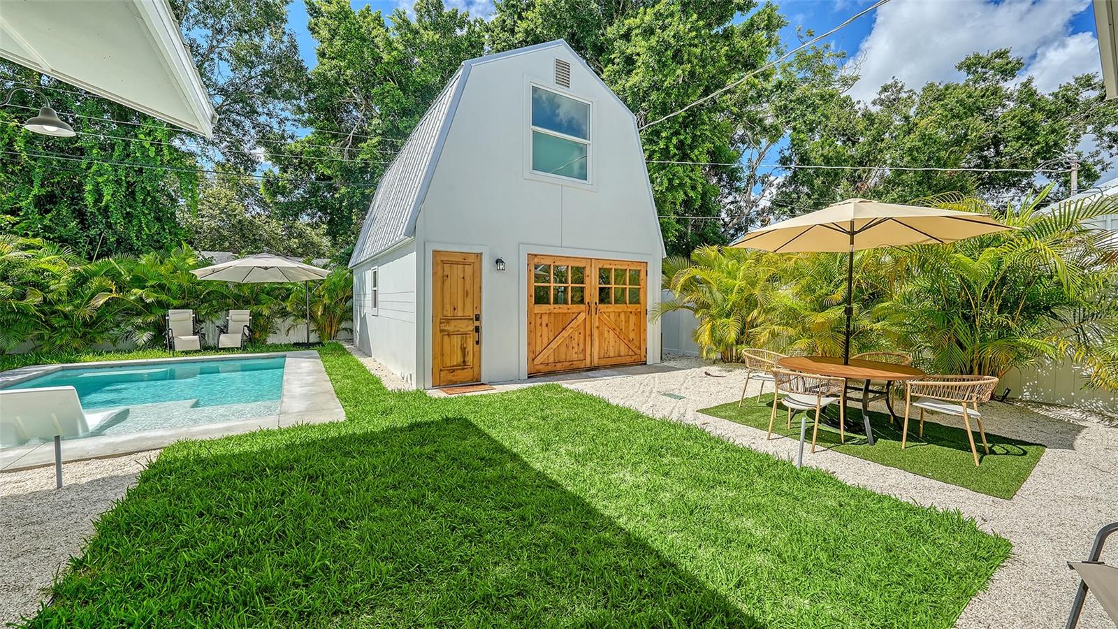 2546 LOMA LINDA ST — photo 29