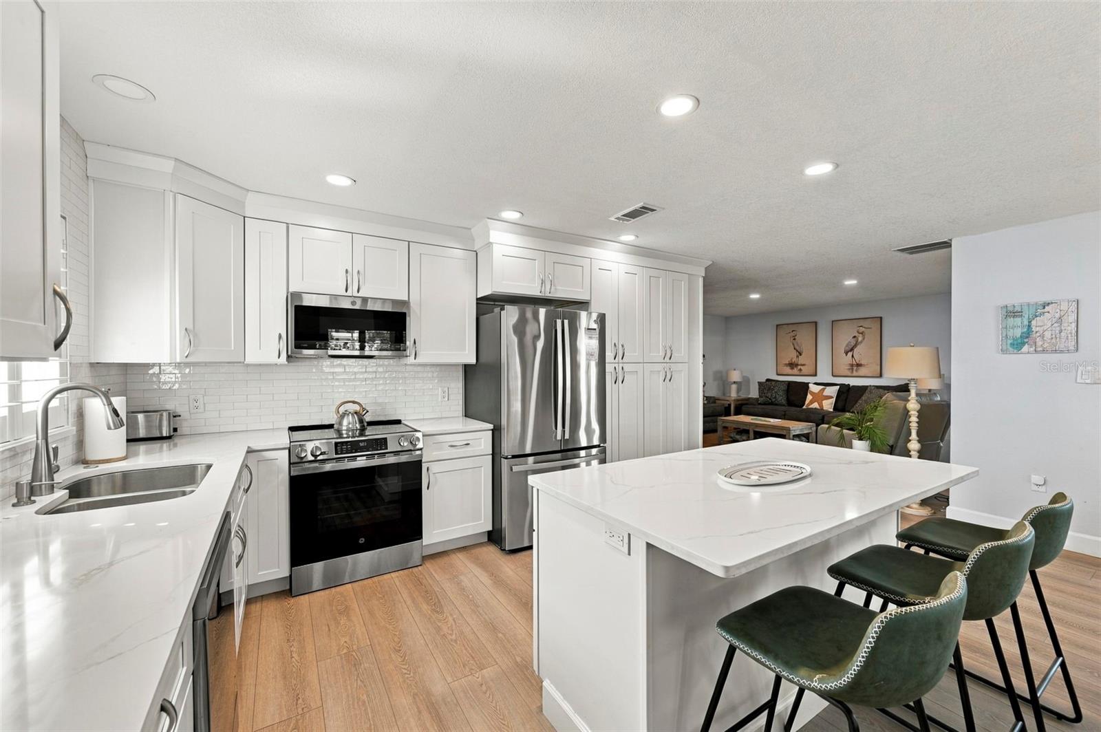 6027 BEVERLY DR — photo 12
